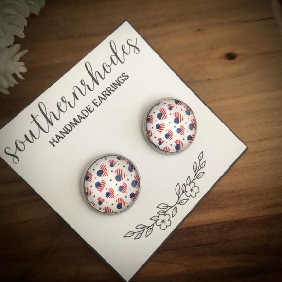 American Flag Heart Printed Stud Earrings | 4th of July | 16mm - Picture 3 of 4